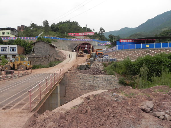 蘭新高鐵線路接地